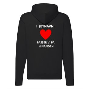 Hoodie med tryk - i (bynavn) passer vi p� hinanden