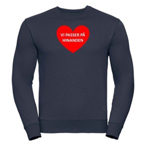 Sweatshirt med tryk - vi passer p� hinanden i r�dt hjerte